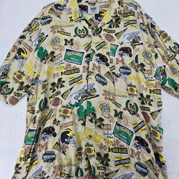 Lee Sport Other - Lee Sport Button Up Mens 2XL Button Up Beige Michigan Wolverines All Over Print